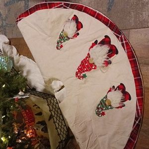 Gnome Christmas tree skirt with plaid new 🎄